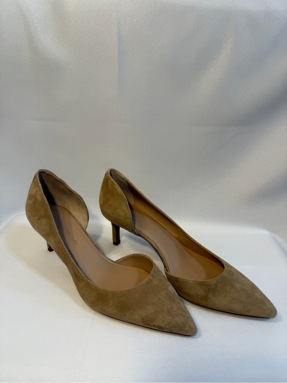 Banana Republic Suede Pointed-Toe Kitten Heels in Taupe